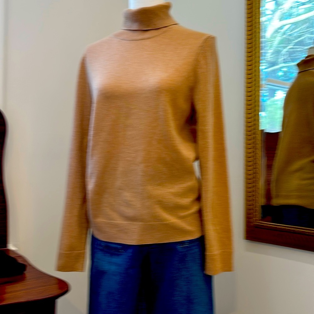 100% cashmere turtle sweater in rich camel color
Good preloved condition